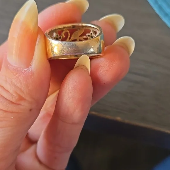 Elegant Gold and Silver Floral Ring. Size 8 - Picture 6 of 7